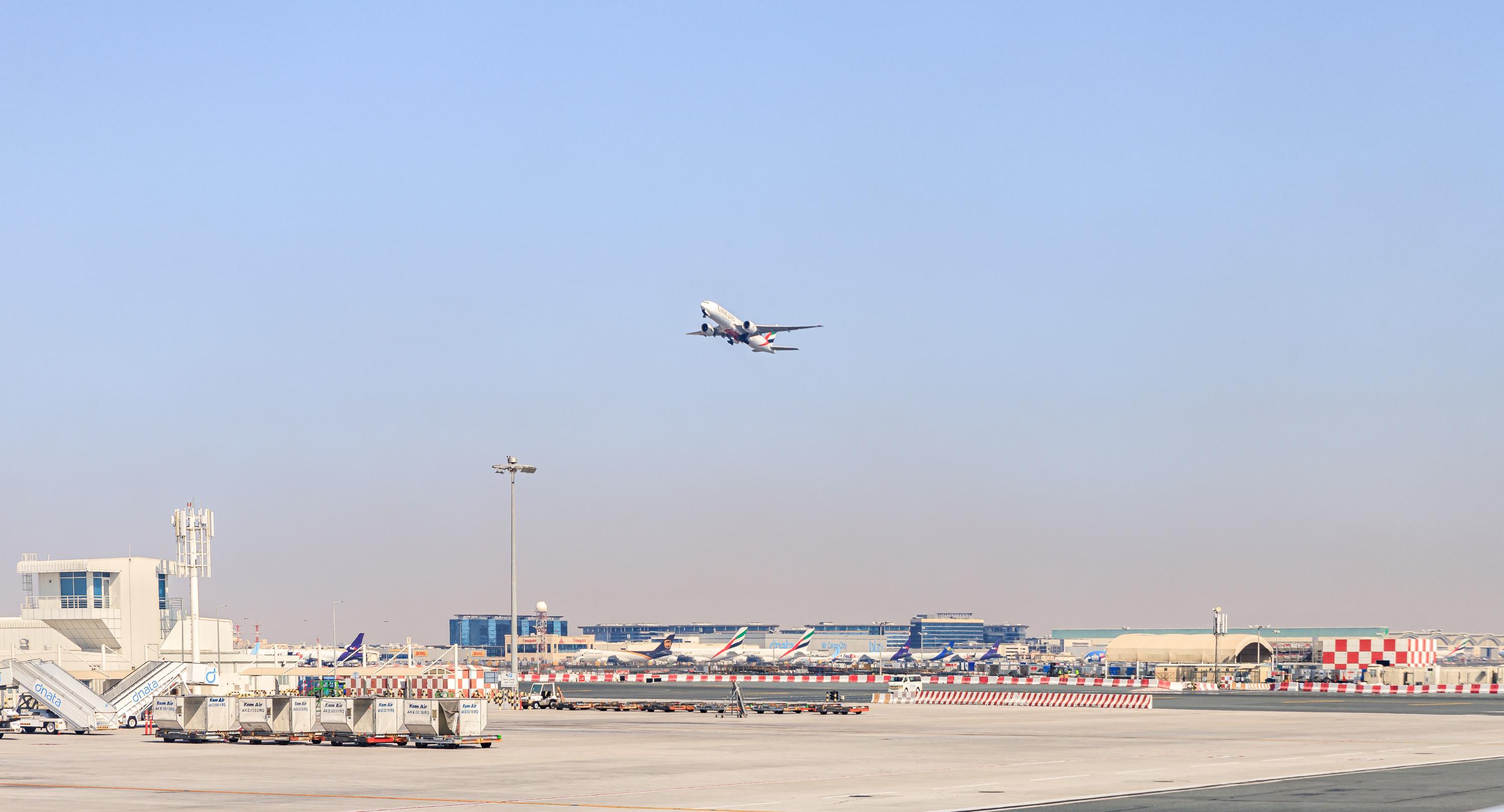 Dubaï rouvre son ciel, mais le transport aérien reste sous tension