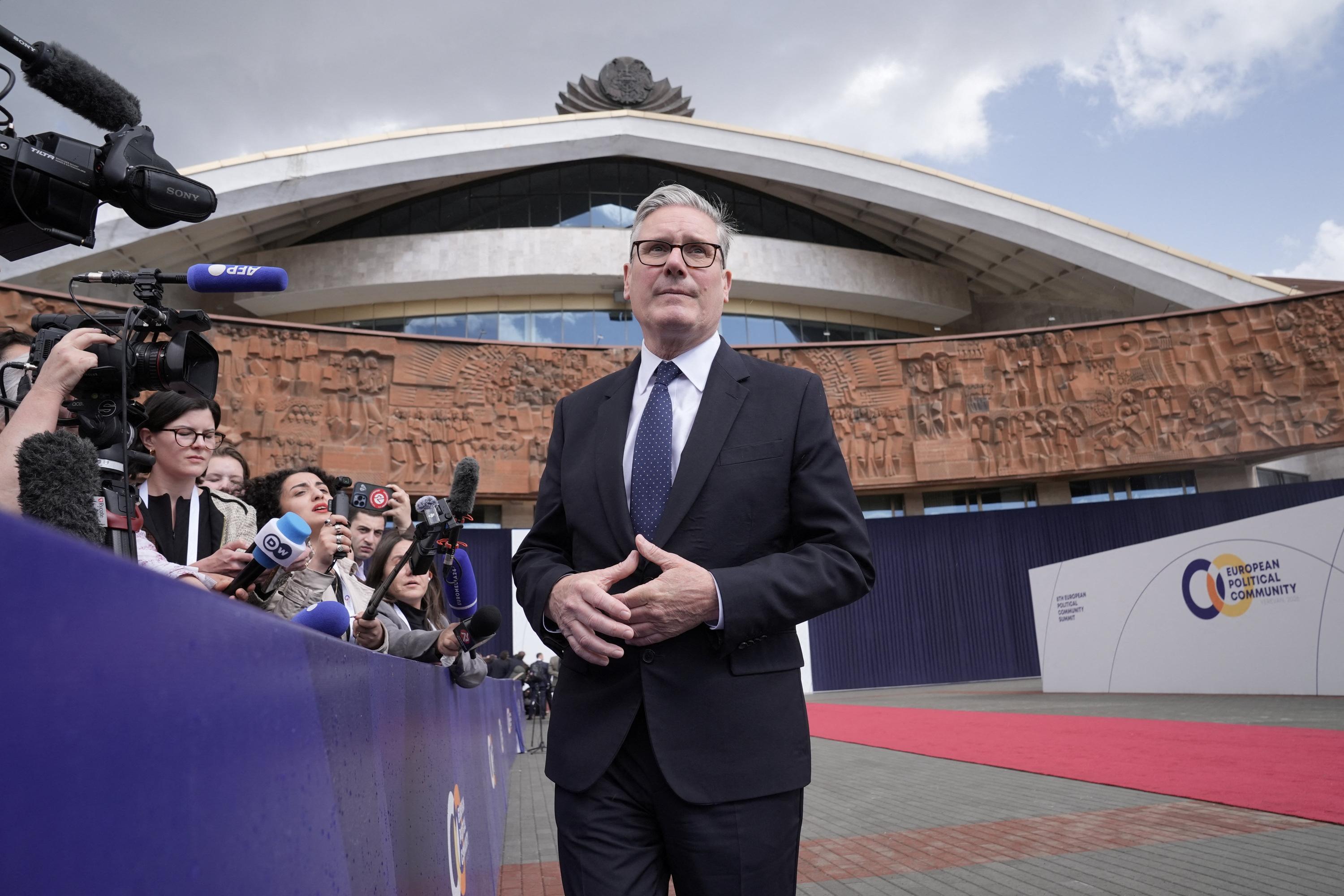 Guerre au Moyen-Orient : Keir Starmer appelle à la fin de l’escalade après les attaques iraniennes contre les Émirats