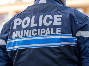 Il aurait utilisé son arme de service : un policier soupçonné d’avoir tué par balles son ex-compagne et ses deux enfants avant de se suicider