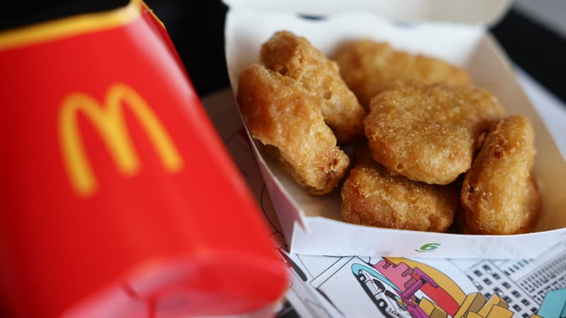 12 euros le menu de McNuggets contre 7,50 euros le demi-poulet et son riz chez Master Poulet...  Bousculé par les nouvelles enseignes à prix cassés, McDonald's vante la traçabilité de sa volaille made in France