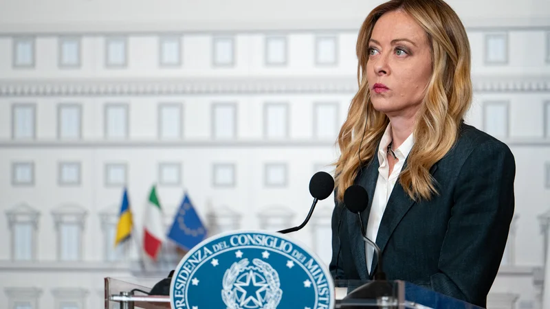 160 euros économisés par automobiliste: sous la pression de l’extrême droite, Giorgia Meloni supprime 