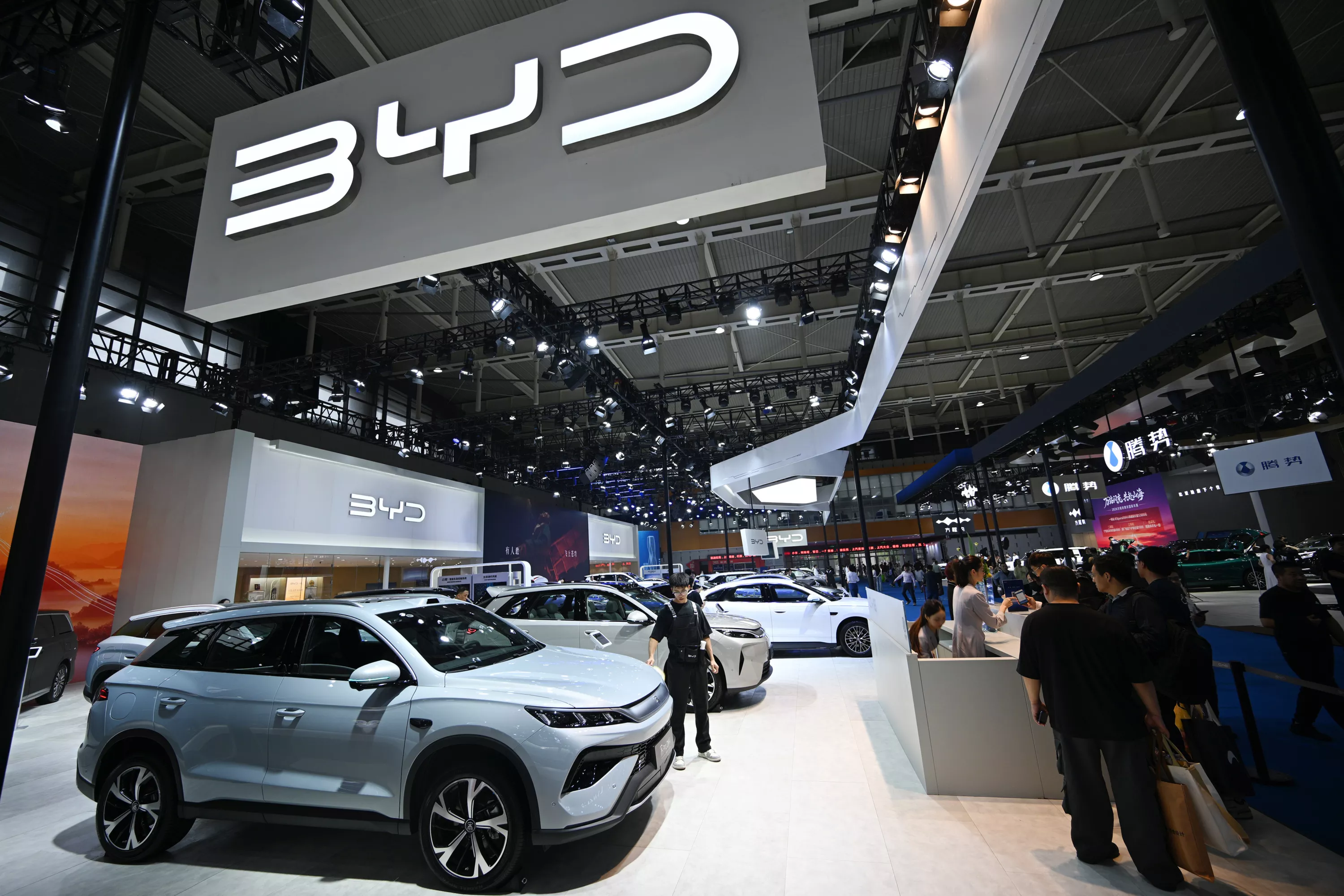 20.000 contre 31.000 dollars : l’énorme écart de coût de production d’une voiture électrique entre la Chine et l’Europe