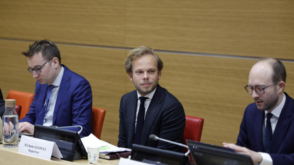 France: une plainte déposée contre le rapporteur de la commission sur l'audiovisuel public et Lagardère News