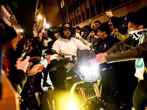 Incidents après Bayern-PSG : des heurts éclatent à Paris avec des tirs de mortiers, six interpellations et deux blessés à déplorer
