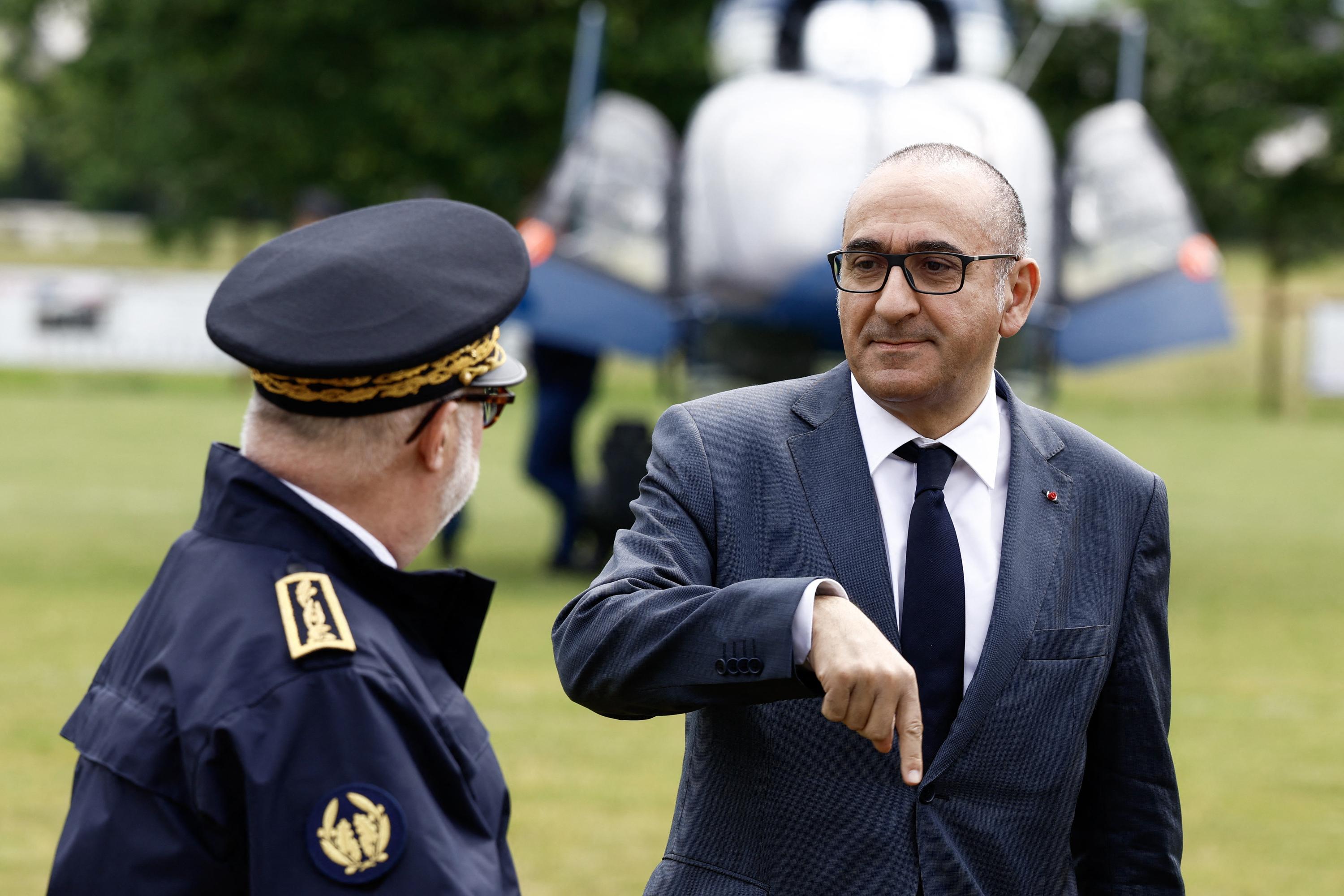 Free party dans le Cher: 33 blessés et 600 verbalisations, Laurent Nuñez dénonce un rassemblement «illégal»