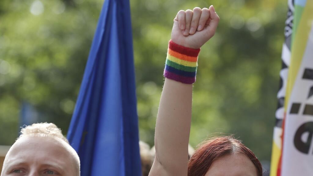 Pologne: Varsovie prête à reconnaître certains mariages de couples de même sexe