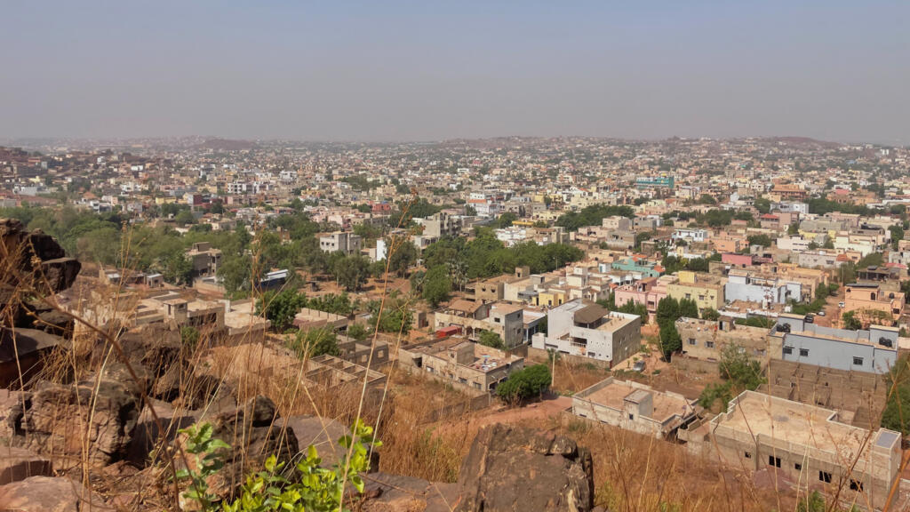 Mali : accalmie dans les affrontements, crispation à Bamako sous blocus