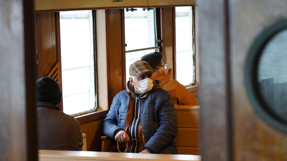Hantavirus : les images du débarquement sous haute protection sanitaire des passagers du MV Hondius