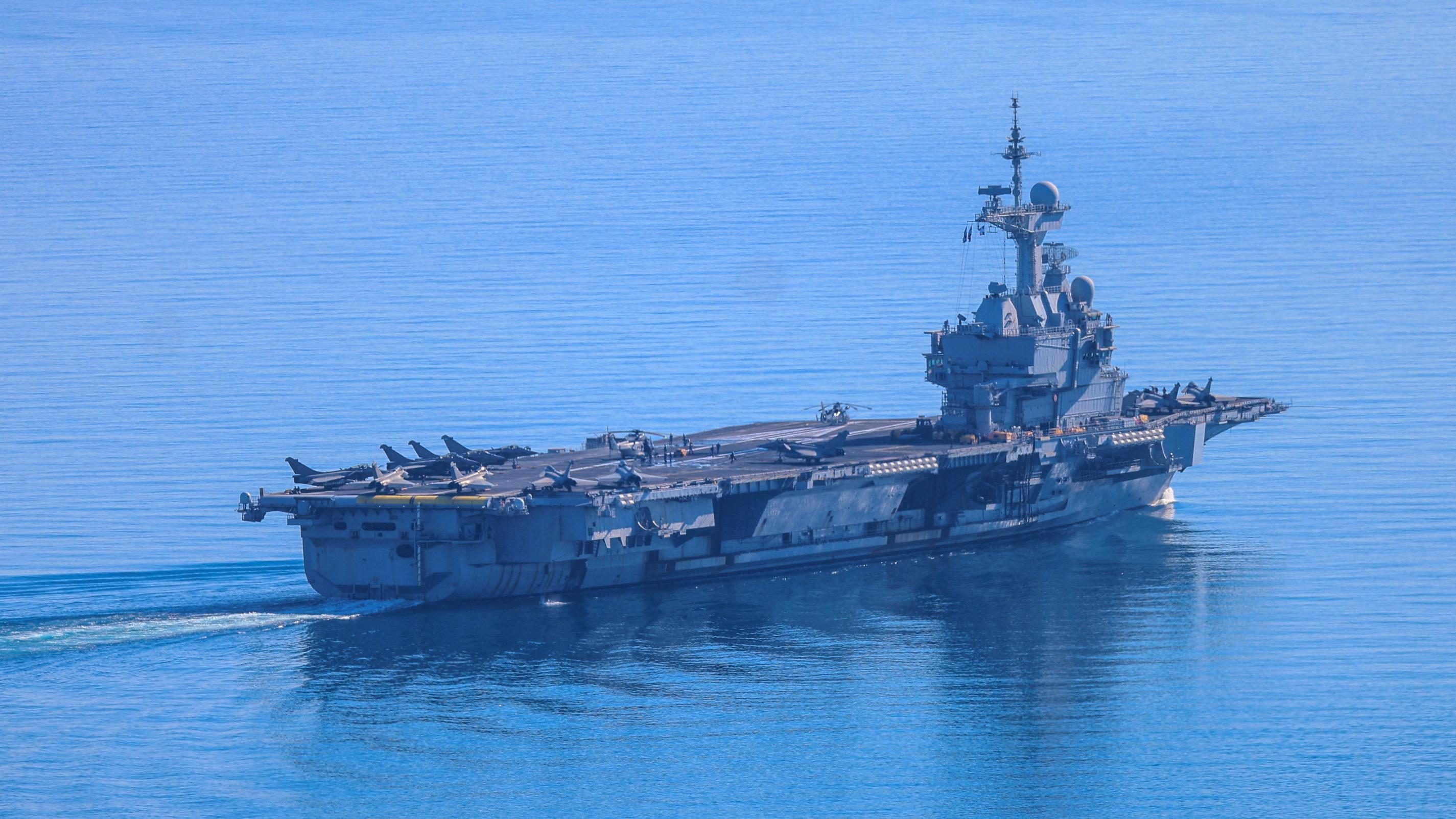 Guerre au Moyen-Orient : le porte-avions Charles de Gaulle franchit le canal de Suez pour se rapprocher du détroit d’Ormuz