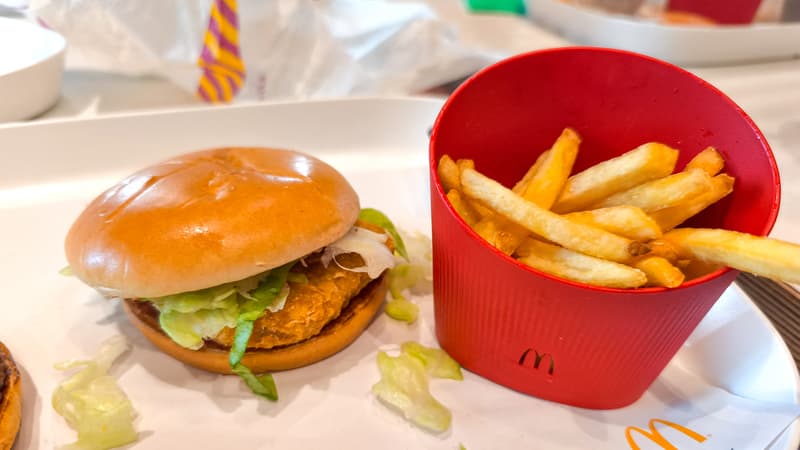 Une réponse de McDonald's à la concurrence de Master Poulet ou Tasty Crousty? Le géant américain du fast-food lance des menus à petits prix en France en réduisant la marge de ses restaurants