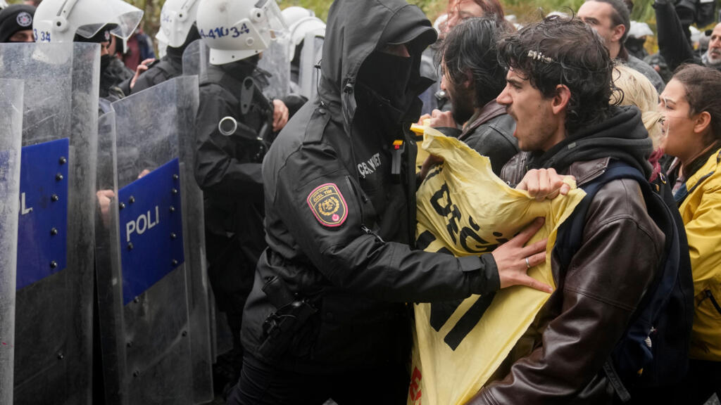 Turquie: un 1er-Mai sous tension, les manifestants réclament du pouvoir d'achat et plus de libertés