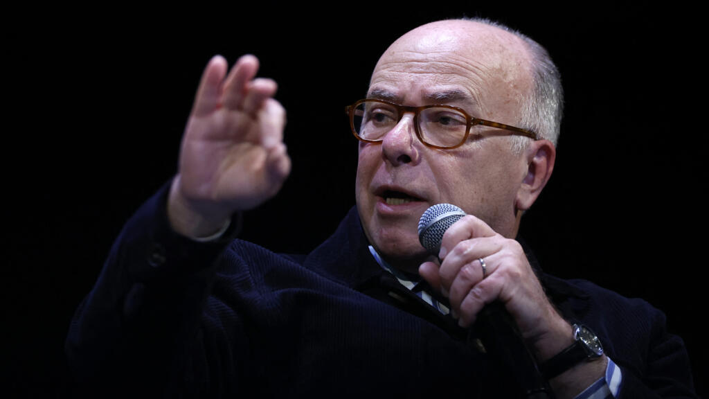France: Bernard Cazeneuve «prêt à être candidat» à la présidentielle, embouteillage à gauche