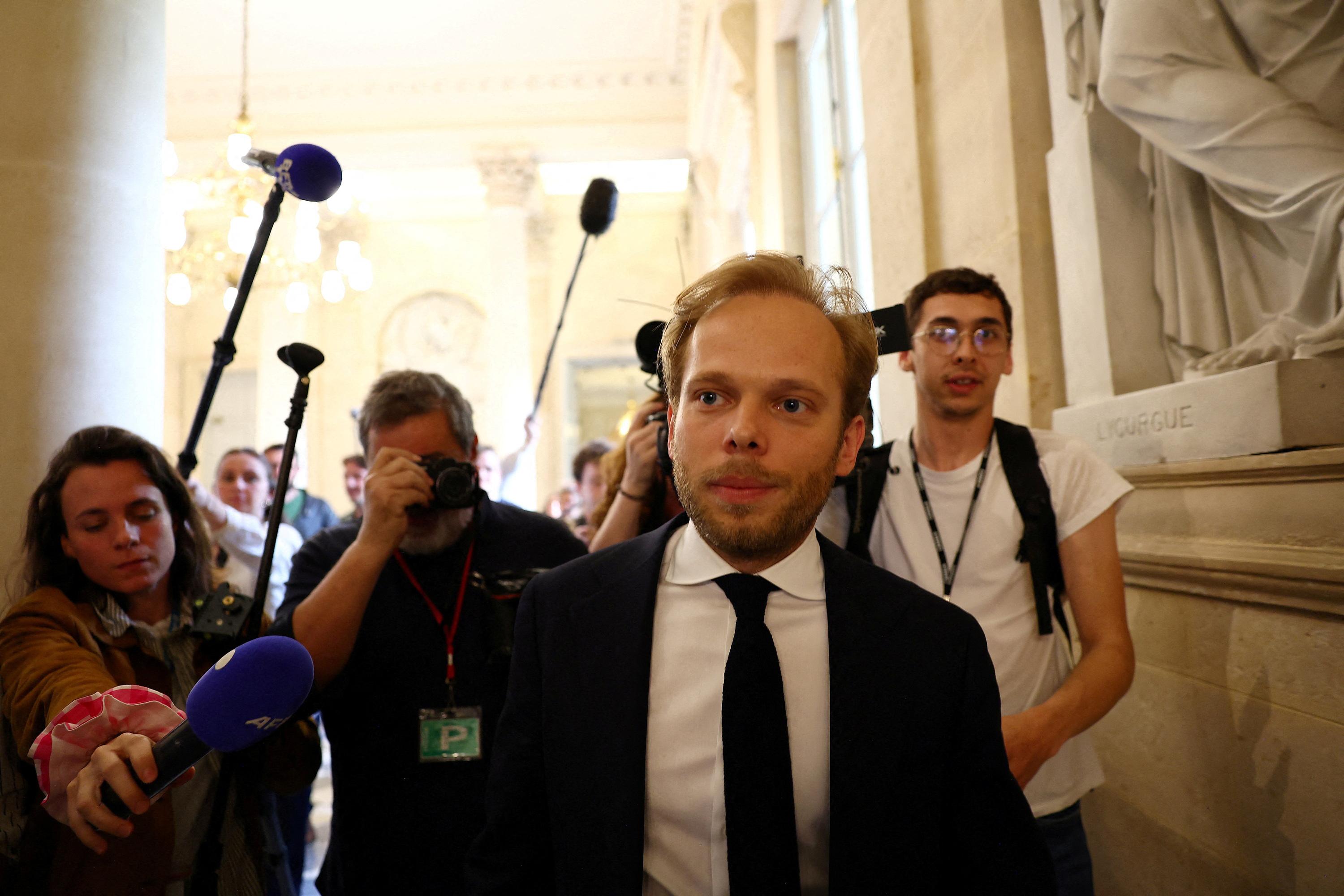 Commission sur l'audiovisuel public : une plainte vise le rapporteur Charles Alloncle et Lagardère News