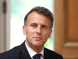 En déplacement en Afrique, comment Emmanuel Macron tente de reprendre pied sur le continent ?
