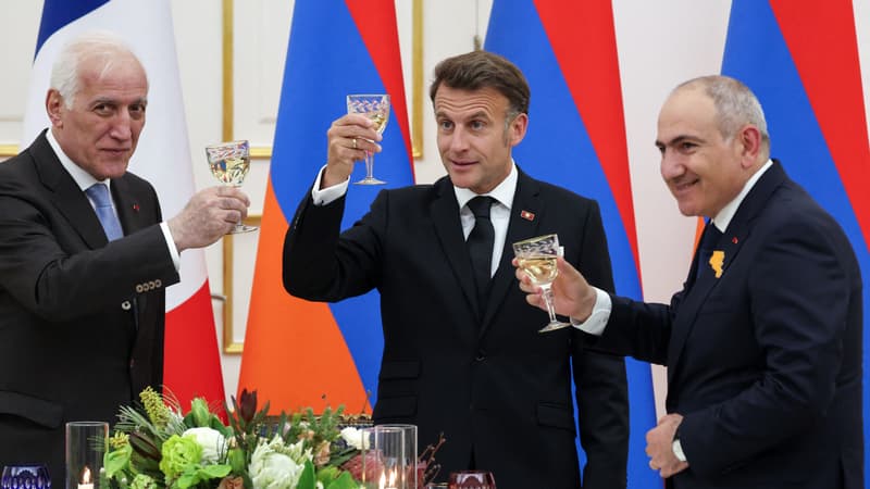 Emmanuel Macron a été applaudi aux cris de 