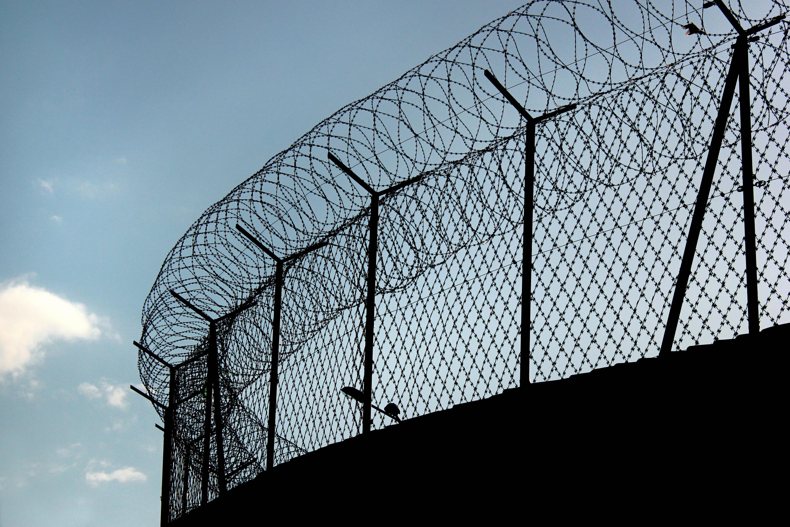 Un Ukrainien soupçonné de tortures dans la prison d’Izoliatsia écroué en France pour crimes contre l’humanité