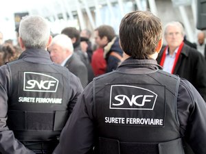 Bientôt des tasers dans le métro et les trains ? Les agents de sûreté de la SNCF et la RATP vont être équipés d’une arme dite 