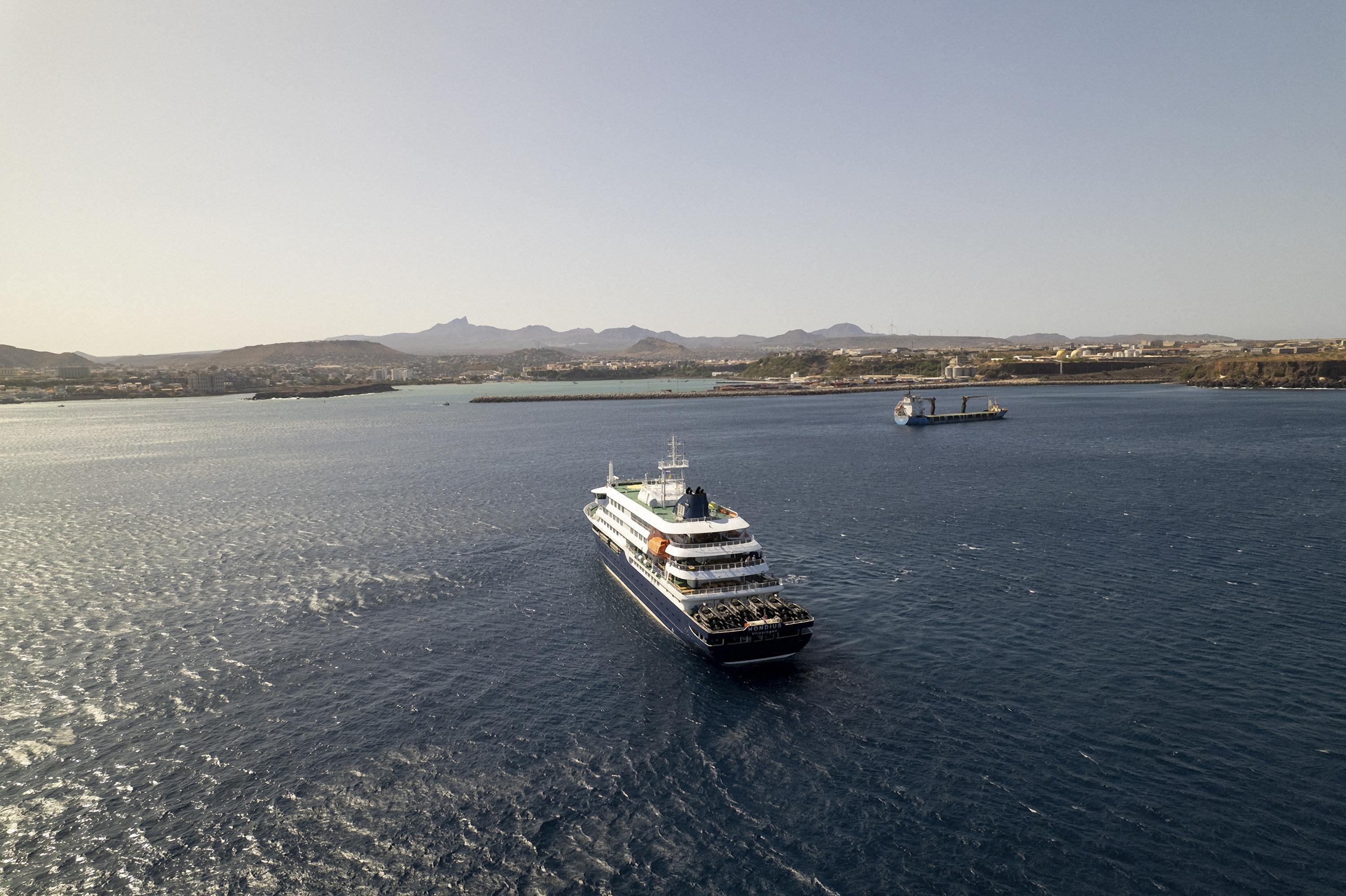 Trois morts, des cas confirmés de hantavirus : à bord du MV Hondius, la croisière vire au drame
