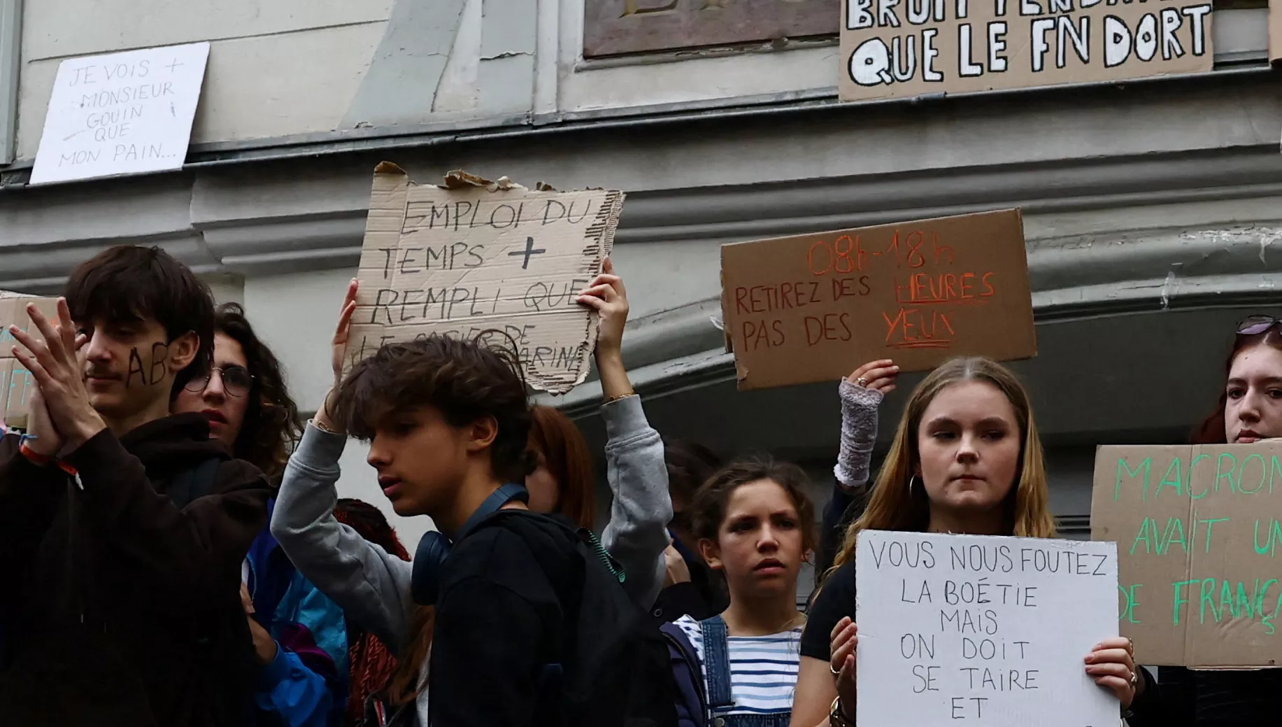 «8h-18h, c’est pas normal»: les lycéens français ont-ils plus d’heures de cours que leurs voisins européens ?