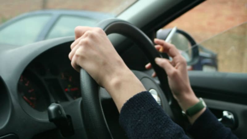 90% des feux de forêt sont d'origine humaine: près d'un fumeur sur cinq reconnaît jeter son mégot par la fenêtre de sa voiture