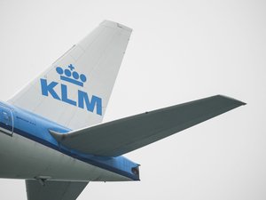 Hantavirus sur un navire de croisière : une croisiériste infectée avait emprunté son avion, l’hôtesse de l’air de KLM testée négative au virus