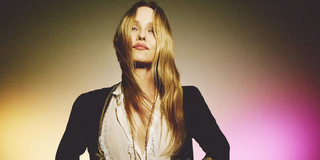 Vanessa Paradis, de retour sur scène, retrouve son énergie millésimée au contact de ses musiciens