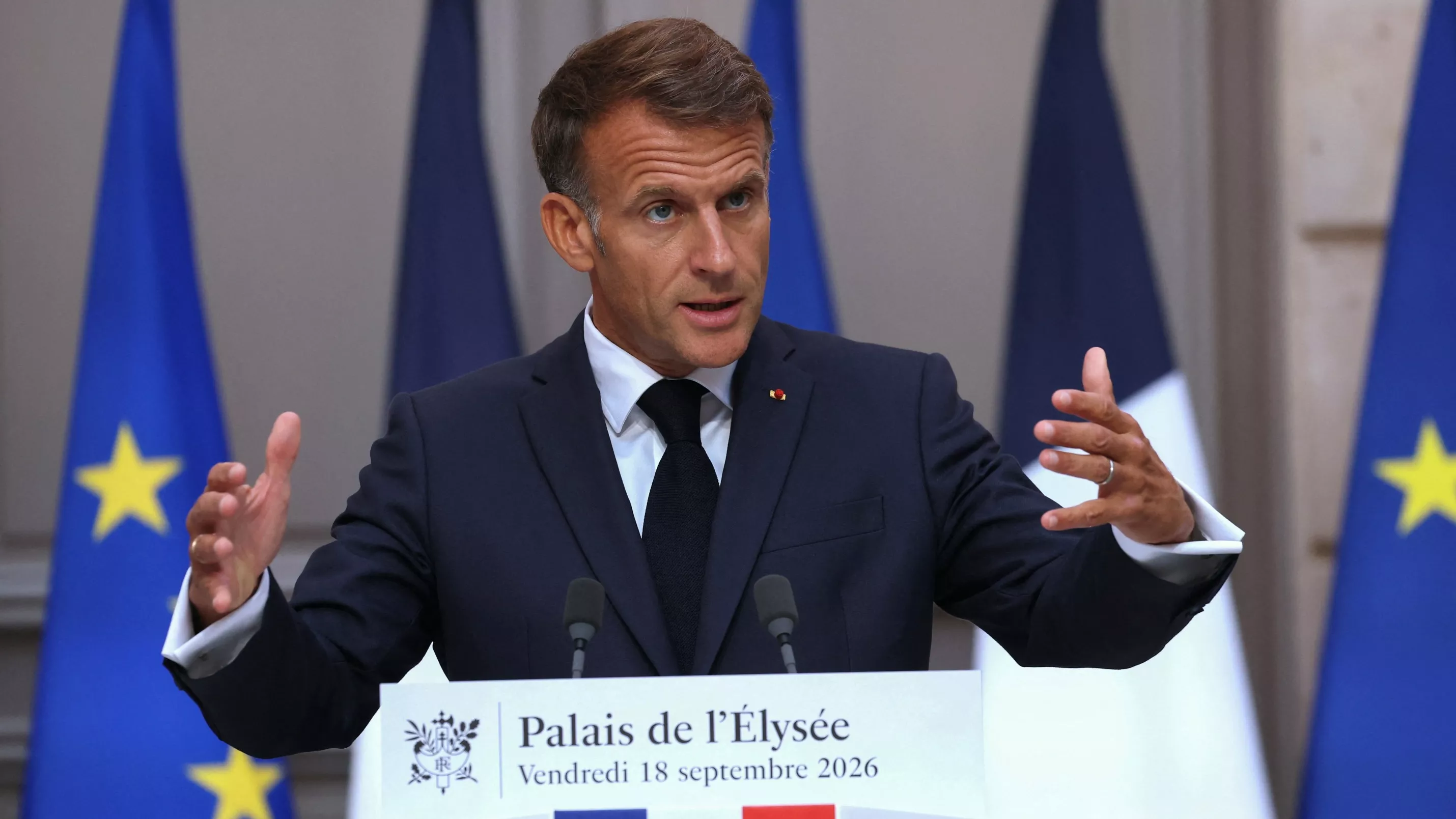 À l’aube de la campagne présidentielle, Emmanuel Macron expose aux candidats un décor de crises internationales