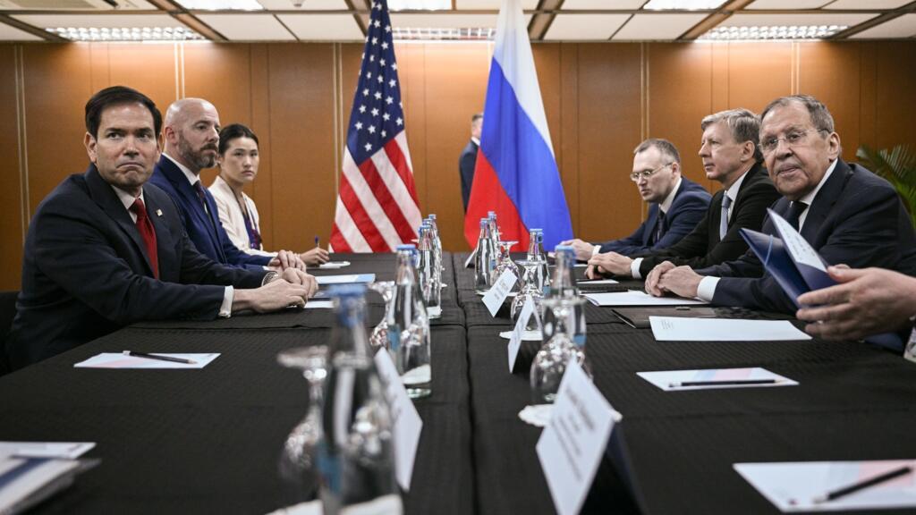 À Manille, Lavrov met en garde Rubio sur la livraison d'armes à l'Ukraine