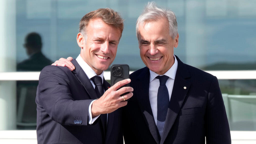À Saint-Pierre-et-Miquelon, Emmanuel Macron et Mark Carney vantent un axe franco-canadien indépendant