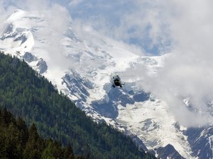 Accidents en montagne : faut-il facturer les interventions des secouristes aux randonneurs imprudents ?