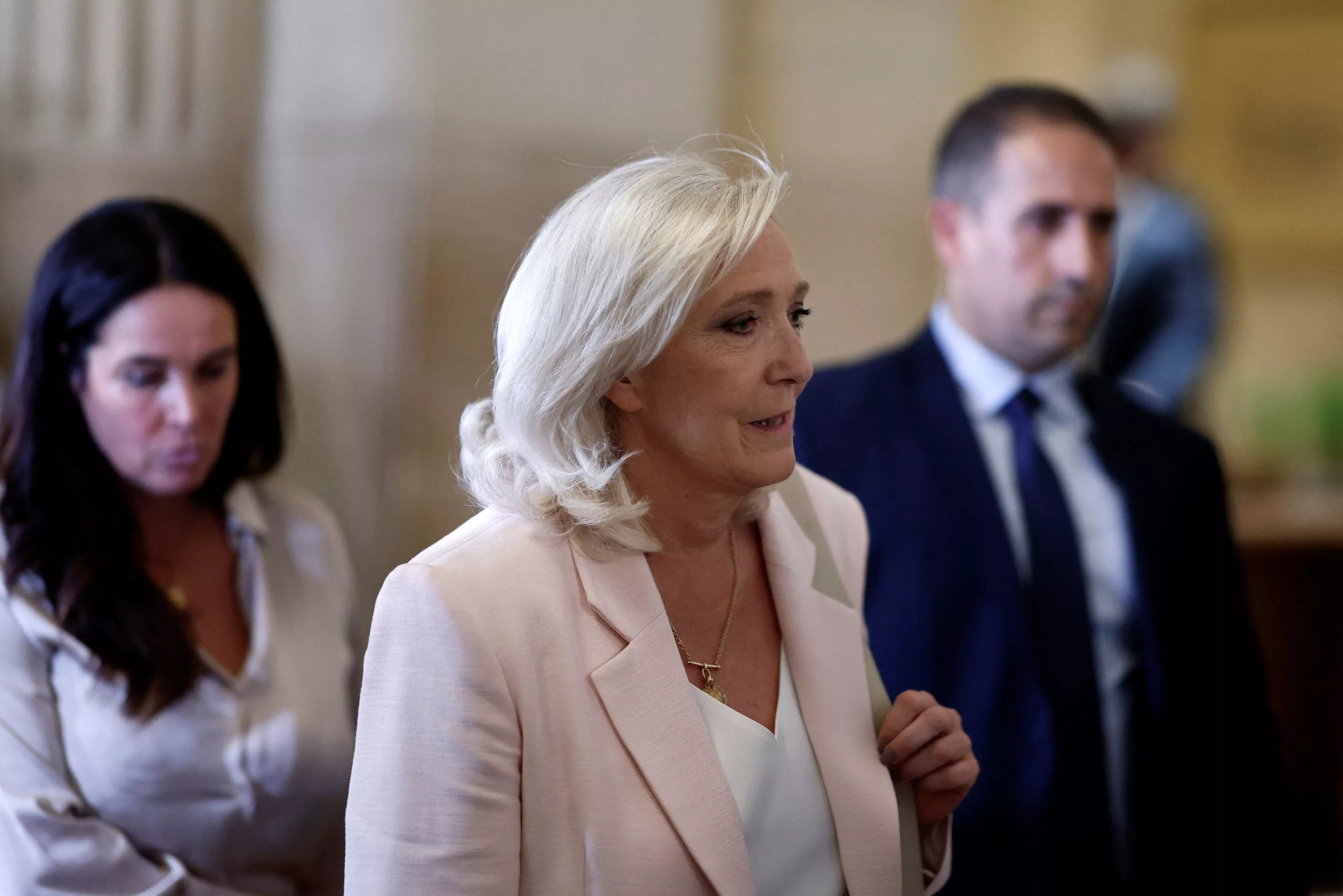 Affaires des assistants parlementaires : Louis Aliot, condamné à deux ans d’inéligibilité avec sursis, peut rester maire de Perpignan