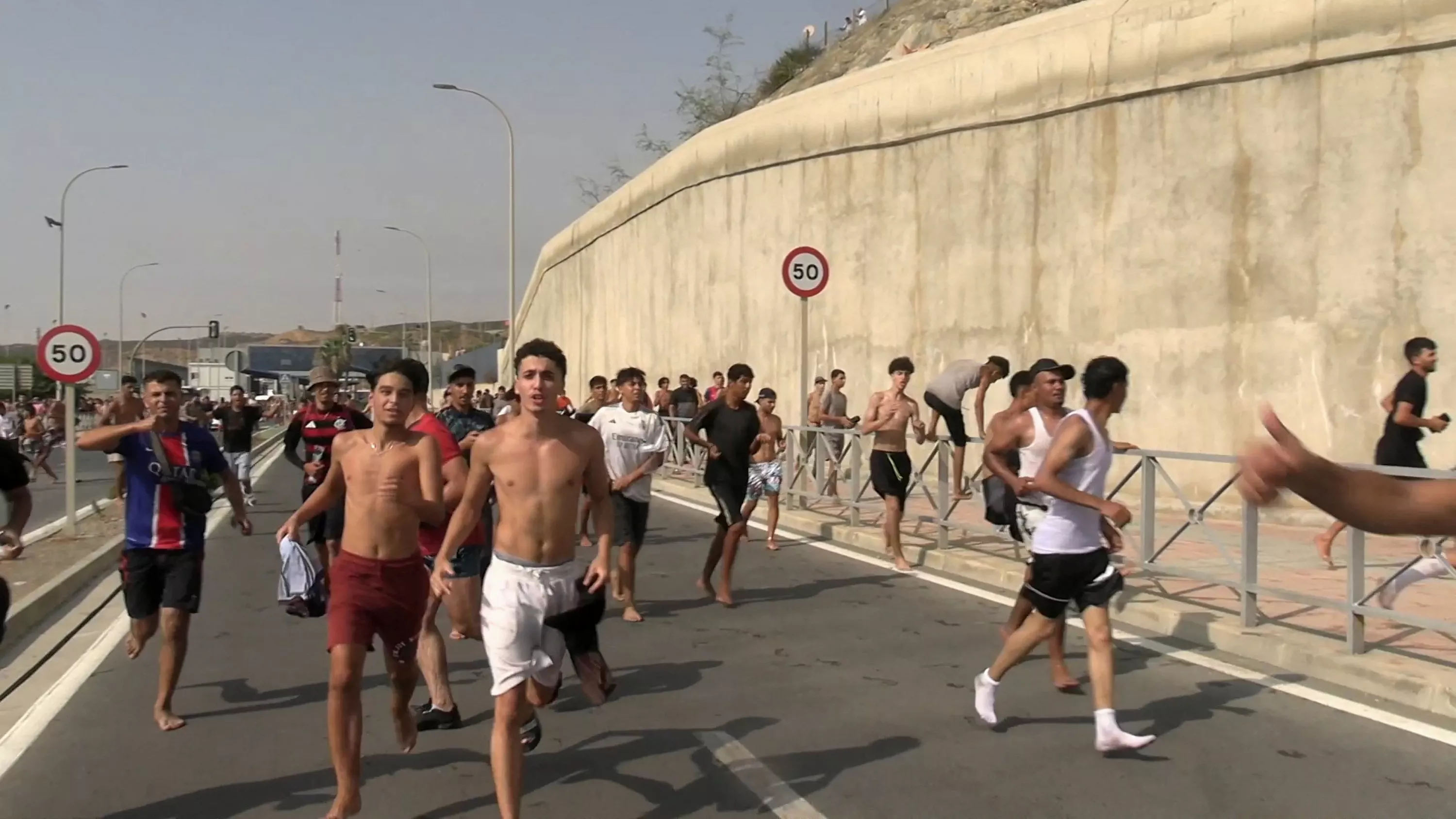 Afflux massif de migrants à Ceuta : Madrid dénonce la «démagogie» de l’Italie qui veut suspendre l'Espagne de l'espace Schengen