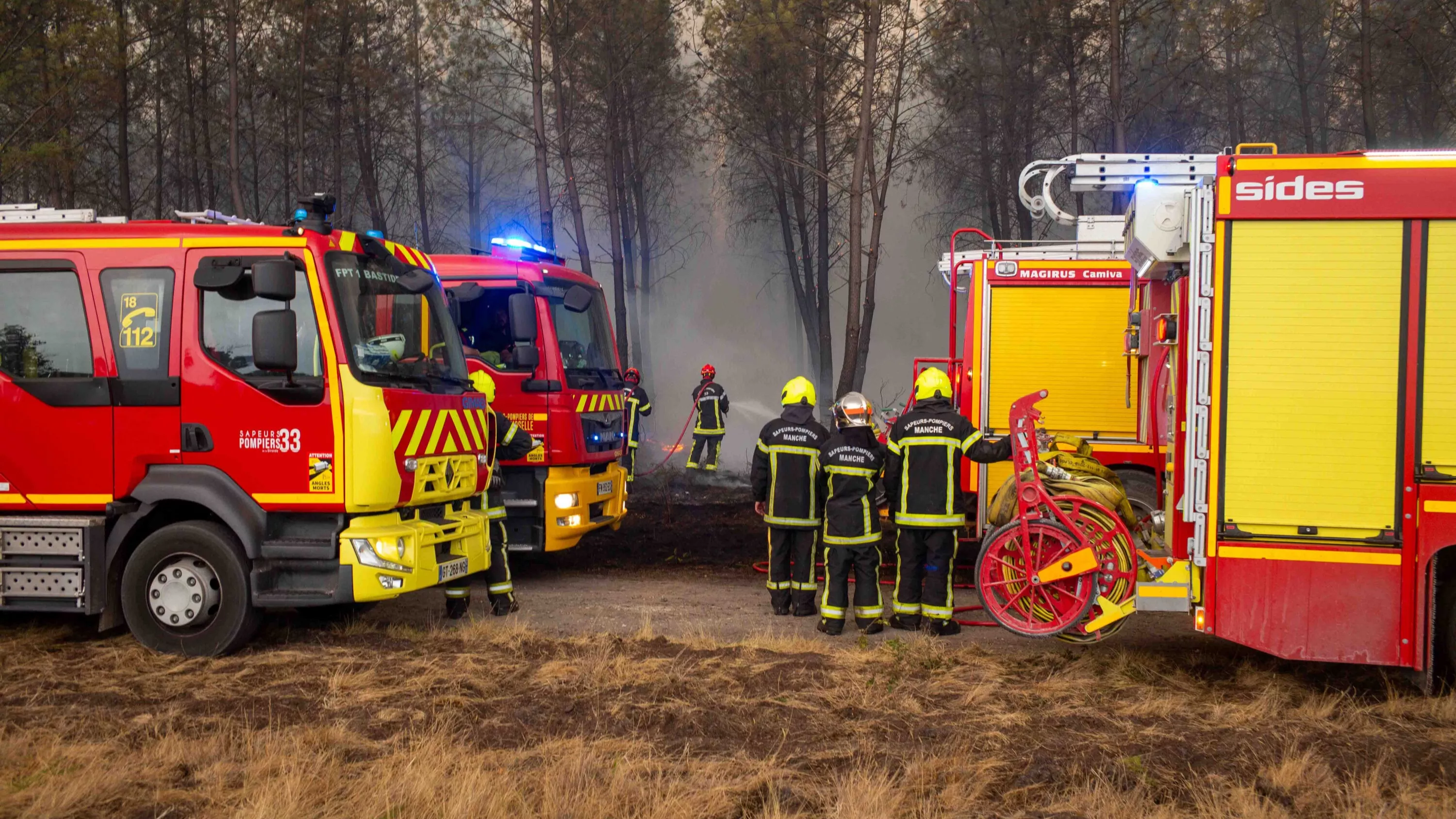 Air irrespirable et décor apocalyptique : en immersion avec les pompiers face au « monstre de feu » près de Lège-Cap-Ferret