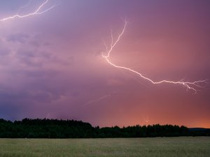 Alerte aux orages : douze départements de l’ouest du pays placés en vigilance