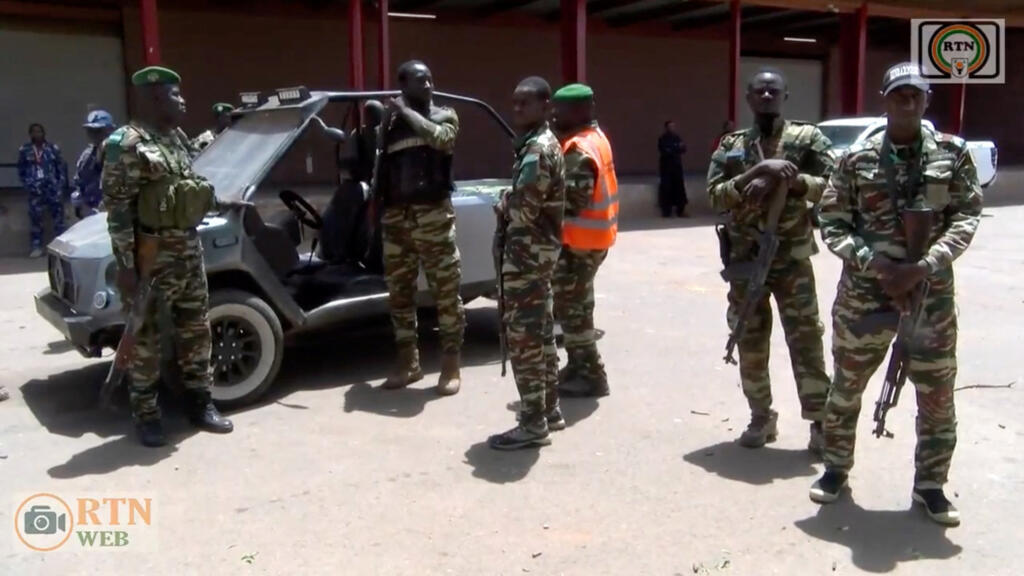 Au Niger, l'armée enterre ses morts après une semaine marquée par plusieurs attaques terroristes