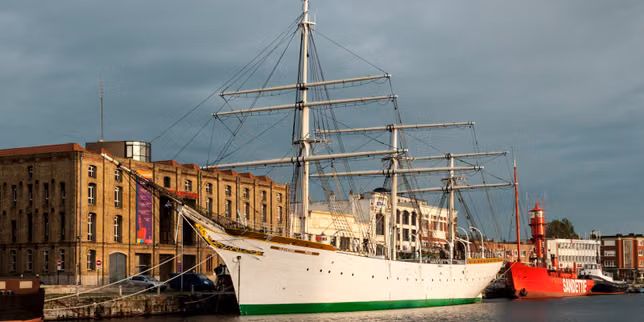 Au Port Center de Dunkerque, embarquement pour la mondialisation