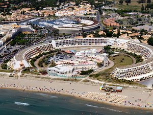 Au village naturiste du Cap d’Agde,