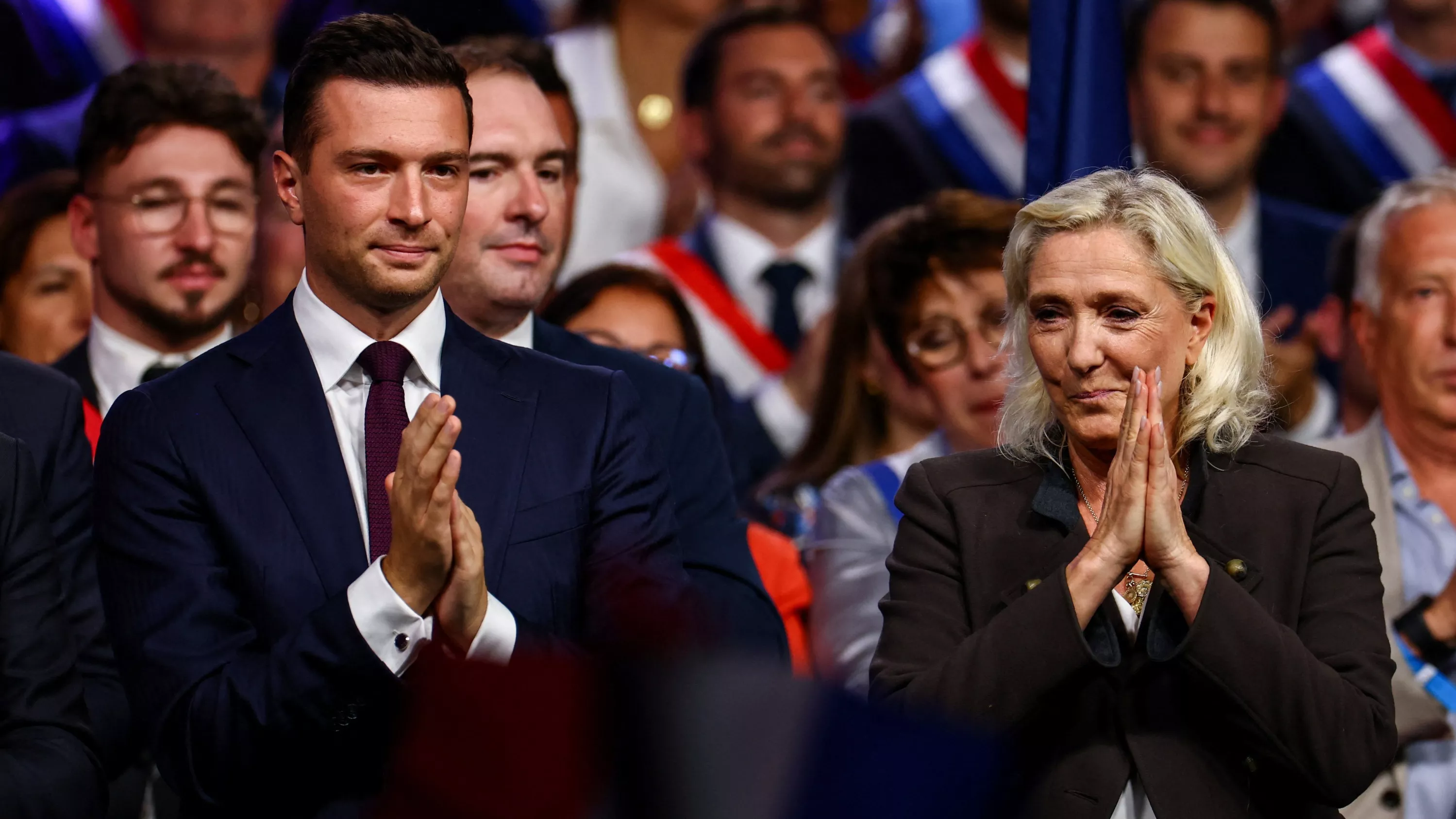 Avec Marine Le Pen, le RN fait front autour de Jordan Bardella