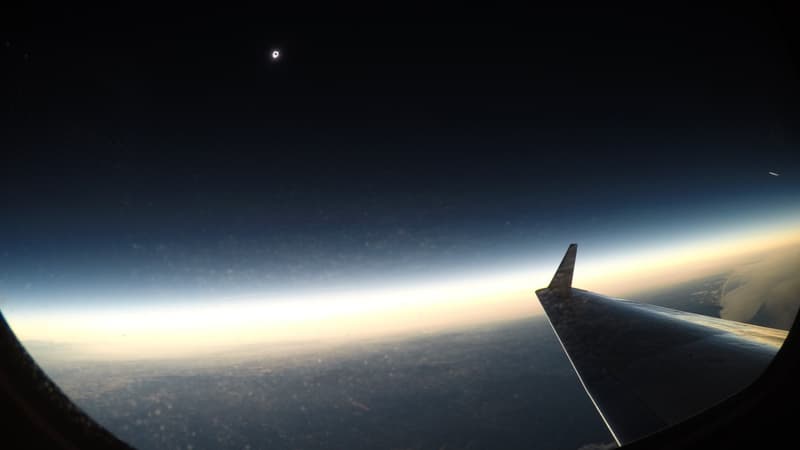 Avions dédiés, à l'arrière d'une voiture, dans un TGV, depuis l'espace... Ces lieux insolites où observer l'éclipse solaire 