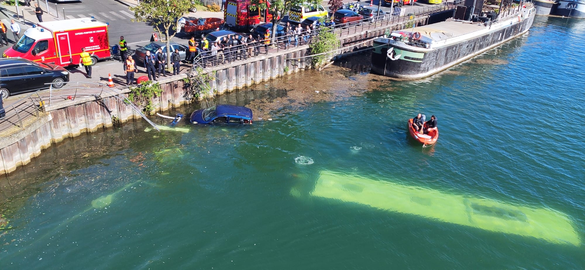 Essonne : un bus tombe dans la Seine depuis un pont, quatre personnes secourues
