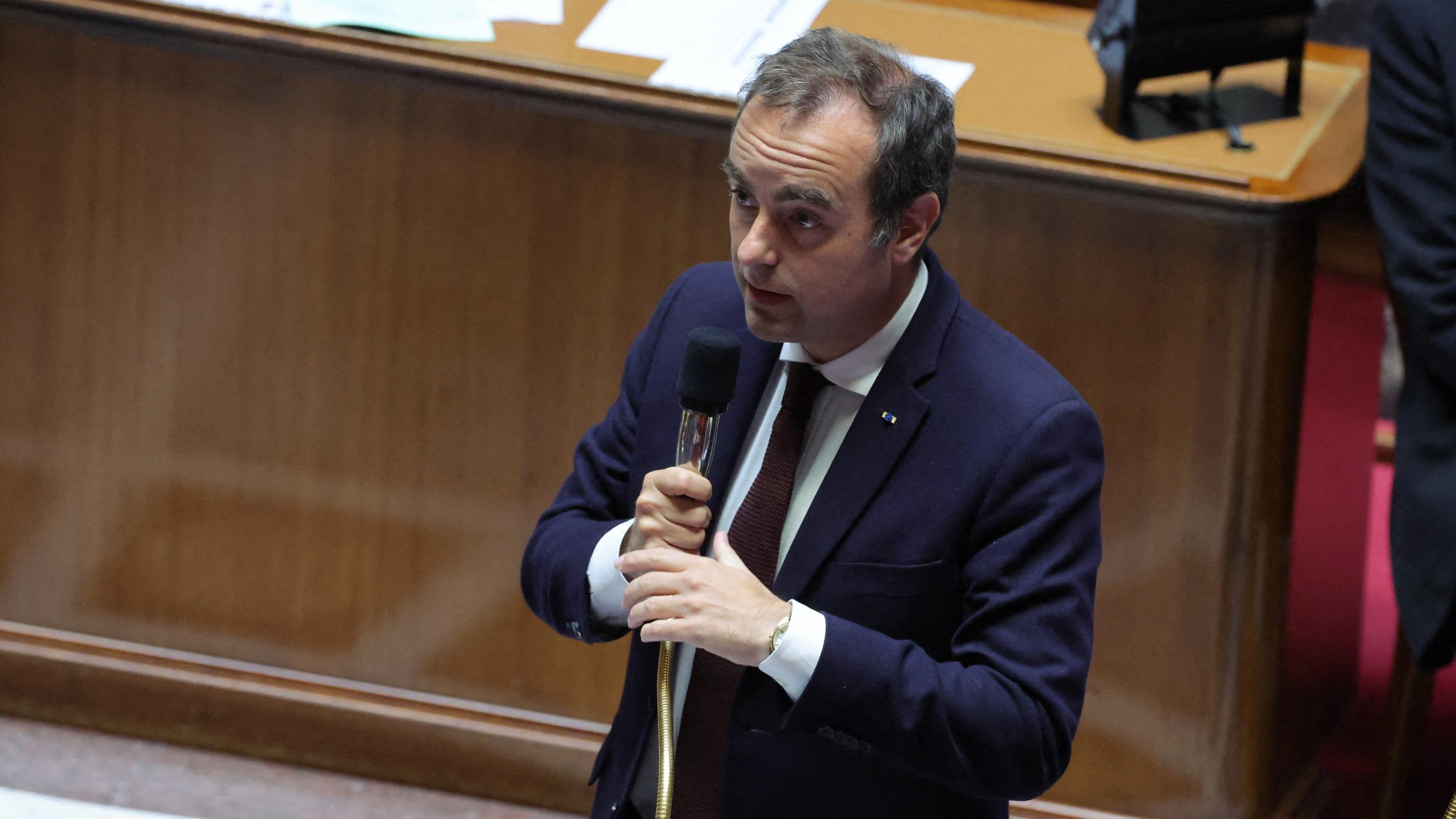 EN DIRECT - Hantavirus : en cas d’épidémie en France, le stock de masques est suffisant pour «minimum 3 mois», rassure Matignon