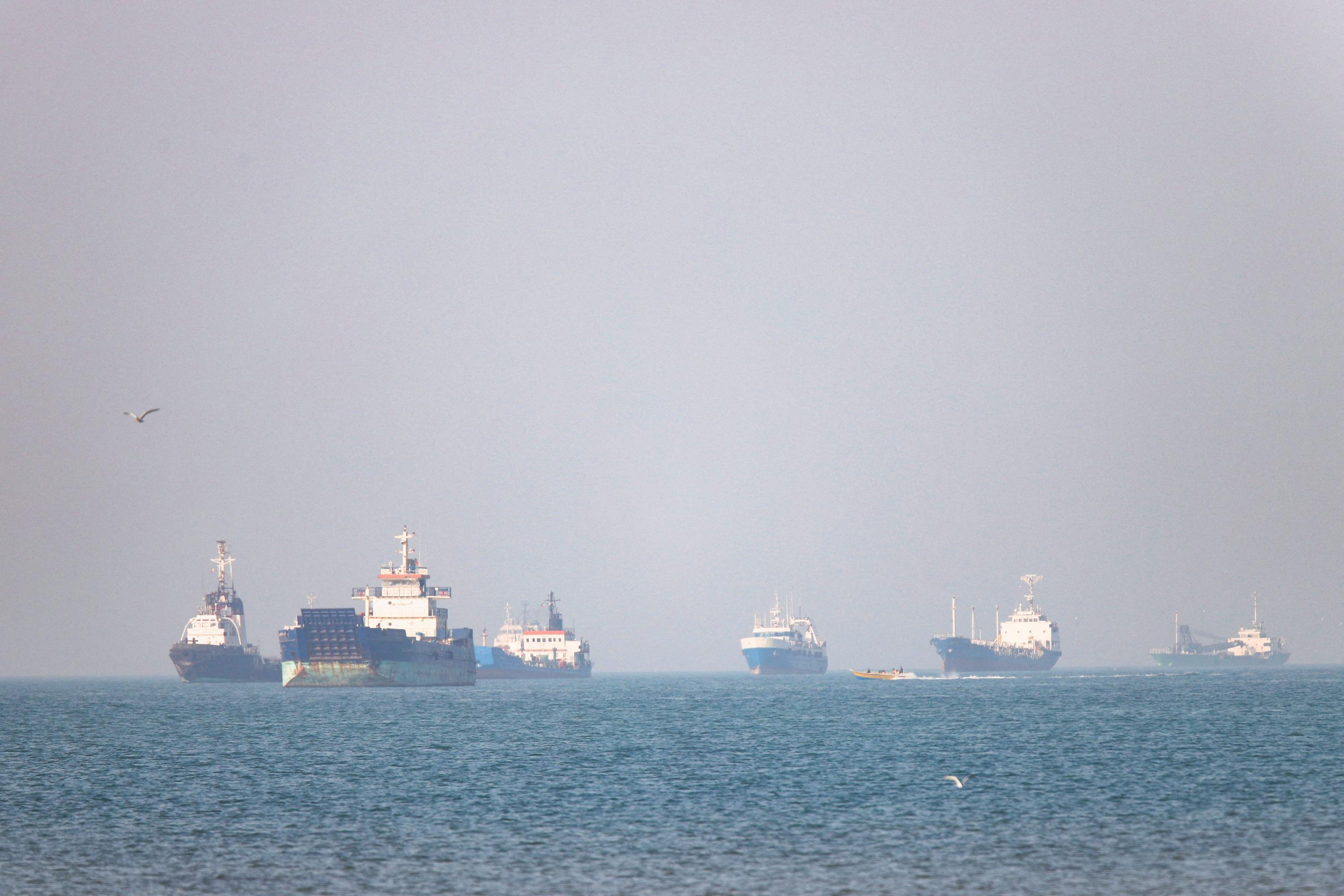EN DIRECT - Guerre au Moyen-Orient : les États-Unis disent avoir frappé l’Iran après une attaque contre trois de ses navires