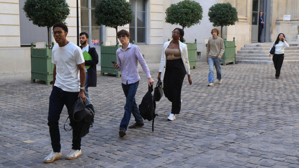 Blocage des lycées en France: les organisations lycéennes et étudiantes appellent à un «acte 3» le 6 octobre