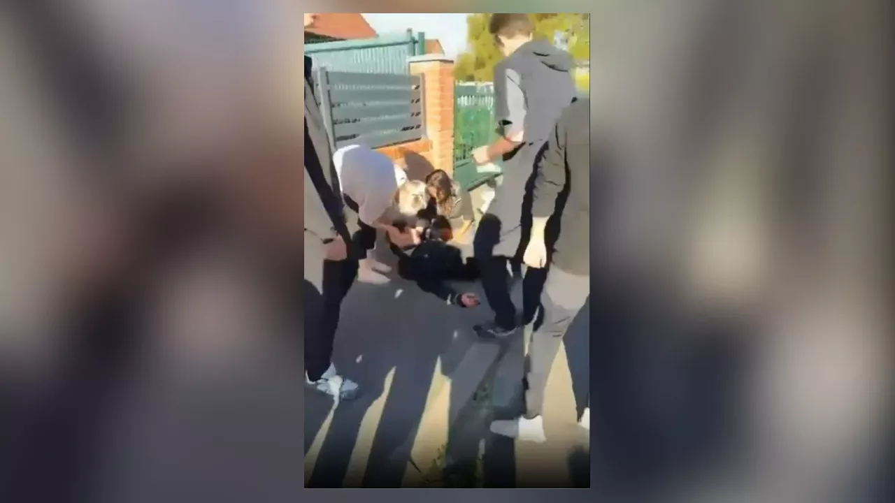 Blocage des lycées : à Lens, un adolescent a eu la main arrachée en ramassant une grenade lors d’affrontements avec la police