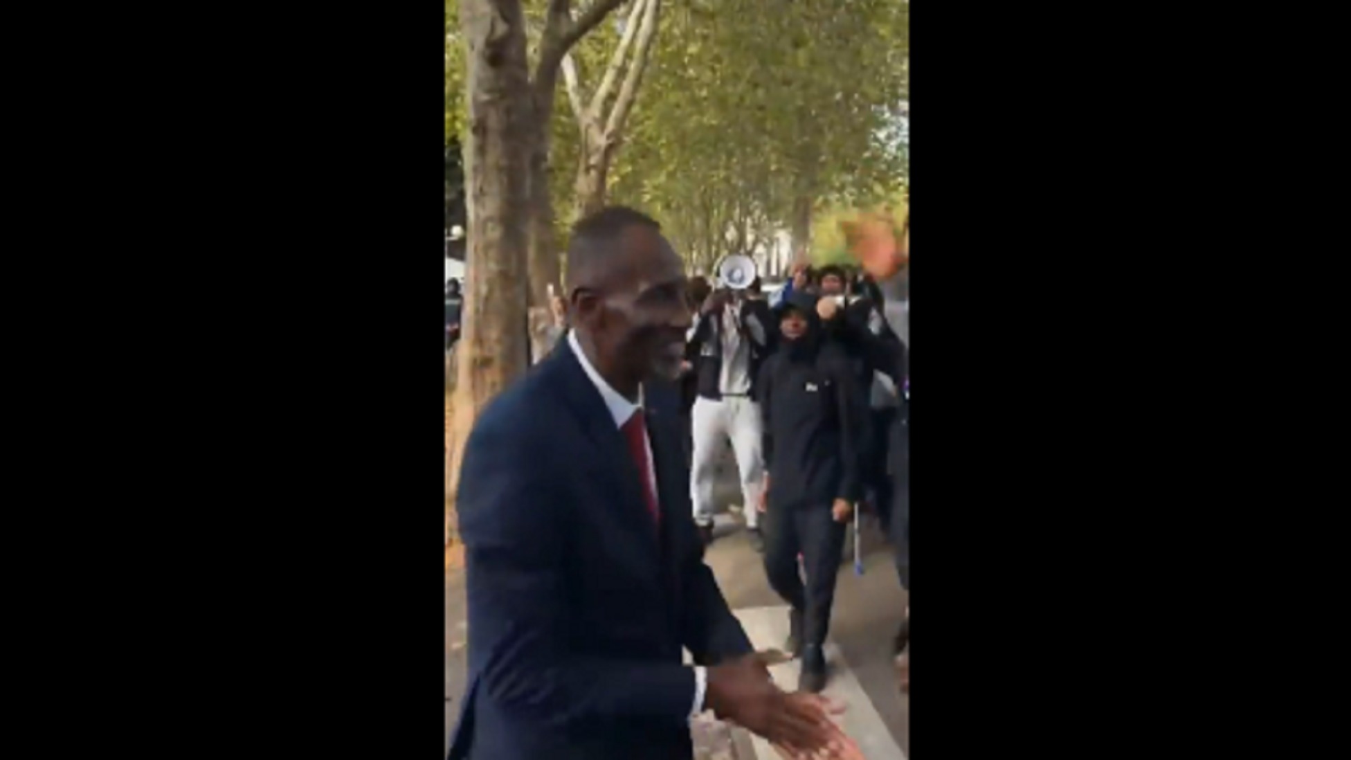 Blocus des lycées : Bally Bagayoko dément avoir allumé un feu de poubelle, LFI monte au créneau