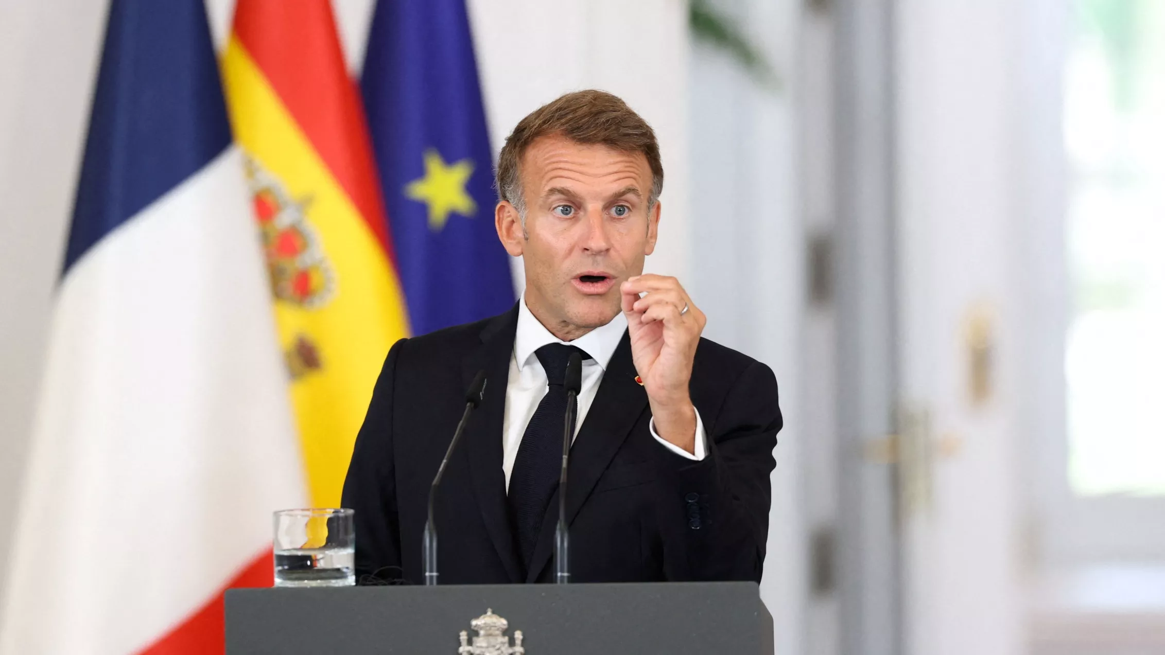 Blocus des lycées : la colère ne justifie pas la violence et les responsables politiques ne doivent pas la «légitimer», affirme Emmanuel Macron