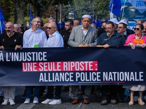 Blocus des lycées : le principal syndicat de police Alliance porte plainte contre l’État pour mise en danger de la vie d’autrui