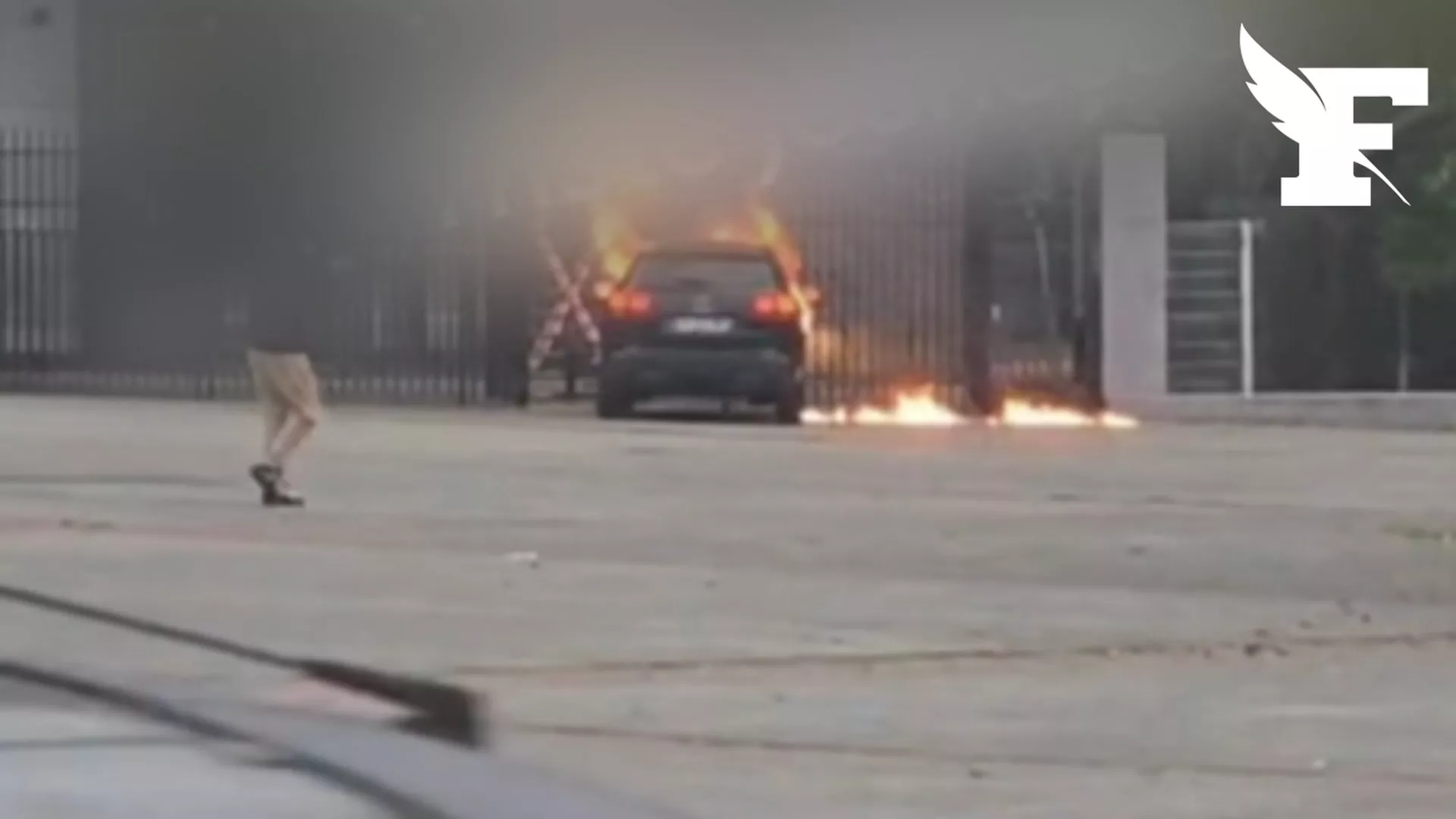 Blocus des lycées : à Wattrelos, une voiture-bélier projetée sur les grilles d’un lycée avant d’être incendiée