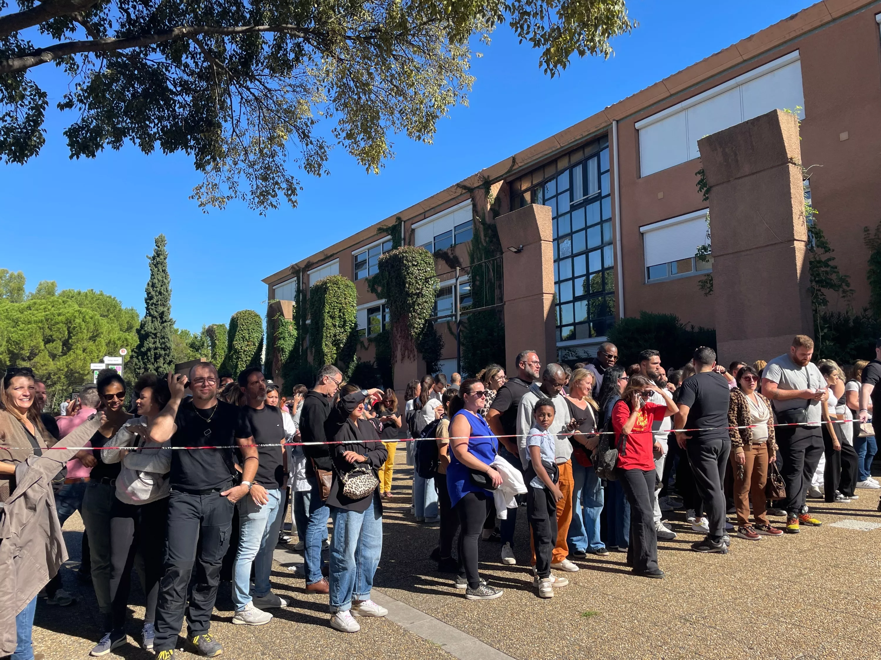 Bouches-du-Rhône : le principal d’un collège et une enseignante blessés à l’arme à feu à Aubagne