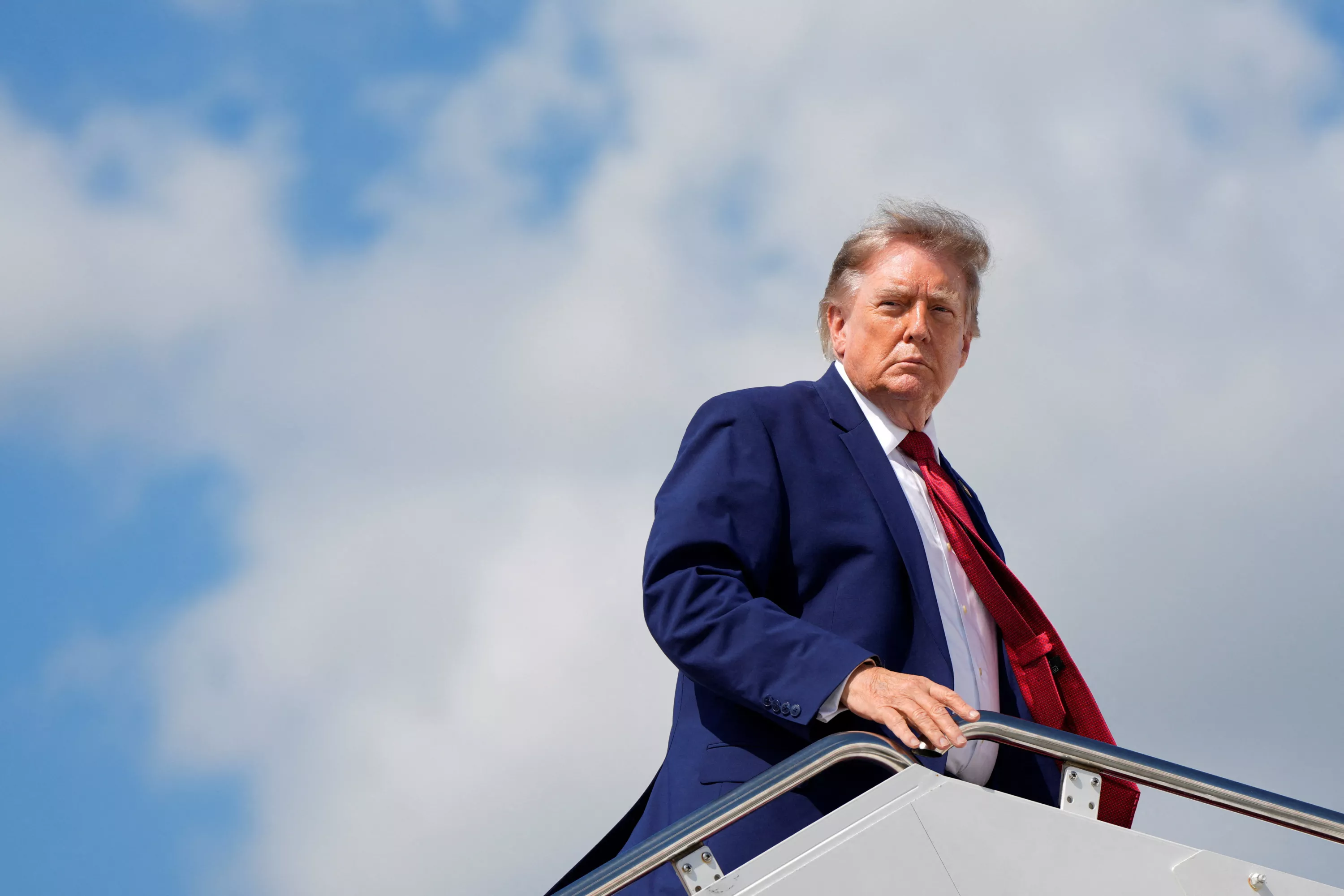 «C’est comme une partie d’échecs» : face à l’Iran, Trump temporise et mise sur la pression économique